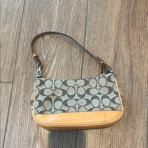 Signature Brown and Tan Shoulder Bag - Picture 2 of 3